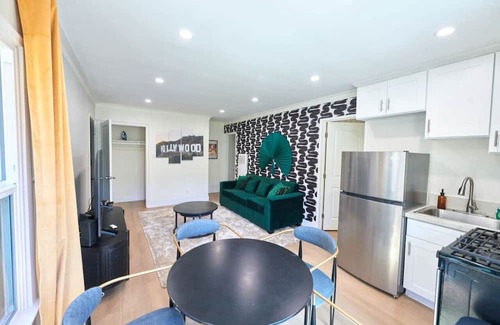 Hollywood Hills West Apartment | Luxury Stylish Apt. On Sunset Blvd Sleeps 6