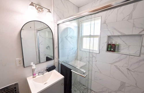Hollywood Hills West Apartment | Luxury Stylish Apt. On Sunset Blvd Sleeps 6