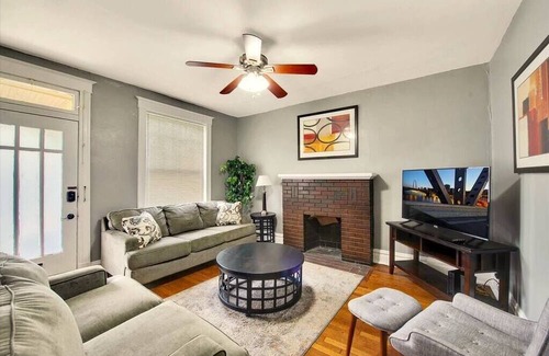 Shaw House | Historic, First Floor Unit in Shaw Community STL 1W
