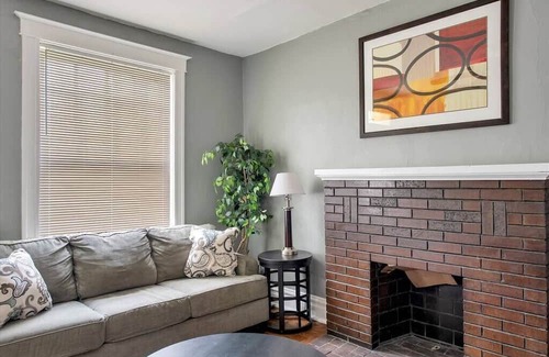 Shaw House | Historic, First Floor Unit in Shaw Community STL 1W
