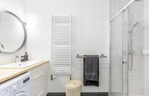 Begles Apartment | LA Belle Rose Appartement 4 Personnes Proche Gare Bordeaux