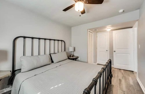 Fort Worth Apartment | Cosy Urban Modern Nest FREEPark 2Beds 5MinDwntwn