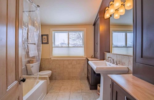 Shelburne Apartment | 2k sqft 3 Bdrm Apt in Downtown Shelburne