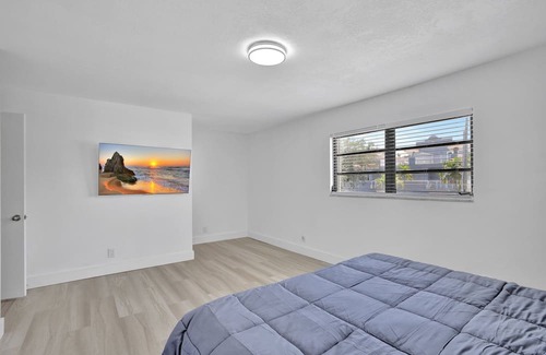 Tarpon River House | Updated 2/2 Close to Downtown