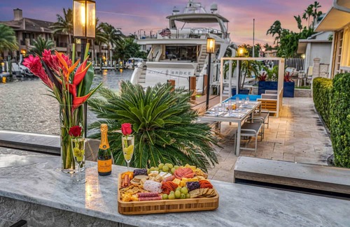 Coral Ridge Apartment | One-bedroom Suite Heated Pool Dock Access Quiet Neighborhood Saltaire Two Resldences