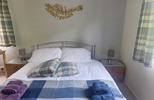 Glenfinnan Ski Chalet | Twin Deer Lodge - Amazing highland views, located in a Glen with lochs and river
