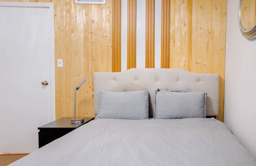 Niagara Falls Cottage | Riverview Cottage in Niagara Falls with Private Dock,10 minutes to attractions