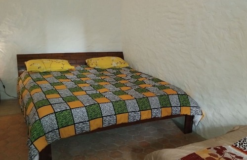 Cocody Apartment | Great 1 bedroom apartment, services included, with pool and garden