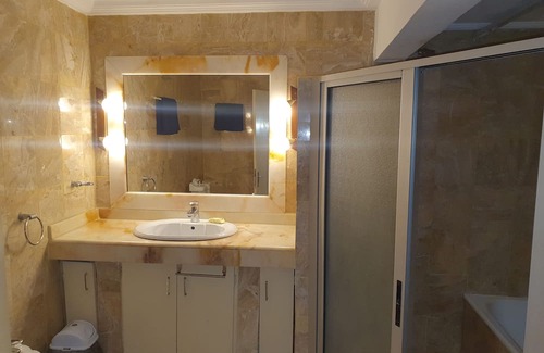 Cocody Apartment | Apartment with pool, garden, all services included