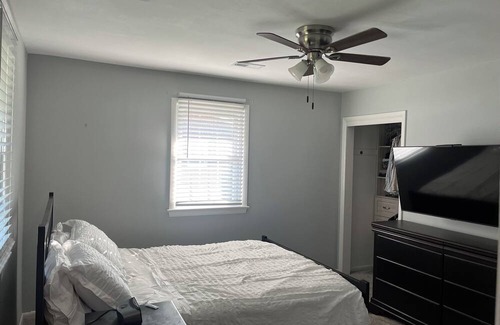 Great Bridge East House | Cozy 2-bedroom house with all amenities in Chesapeake, Va.