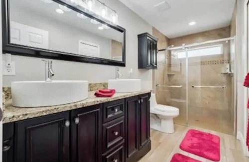 Campbell House | Gated Residence near Disney w/hot tub- Boats & RV' are welcome