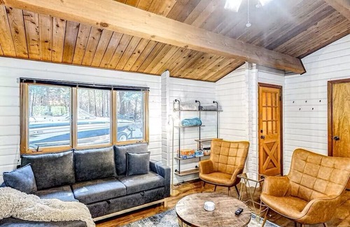 Cedar Ridge Cabin | Rollins Lake Getaway. 5 minutes to the lake! Great getaway for the family!