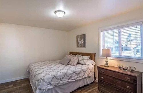 Townsend House | Fishing Cottage- 10 minutes to Canyon Ferry Lake. Family and Pet Friendly