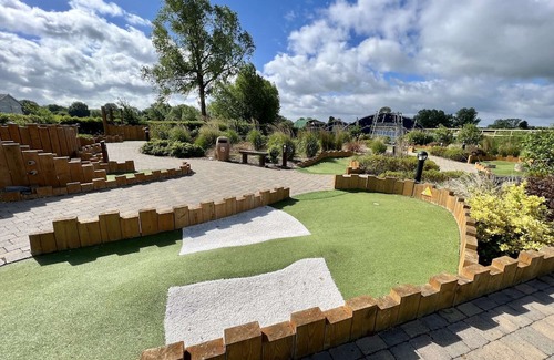 South Cerney Ski Chalet | The Reeds Lodge, pet friendly