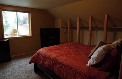 Loon Lake Cottage | Private Cottage in the woods, between Loon and Deer Lake, overlooking the meadow