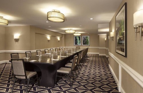 West End House | Upscale Hotel | Classic City Stay Near Museums and Monuments