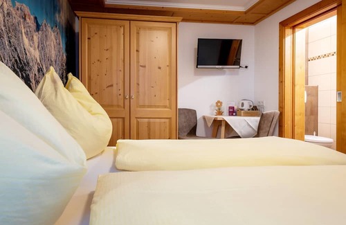 Leogang Cottage | Dreibettzimmer, K, Dusche, WC, Nichtraucher - Energiepension Schwaiger