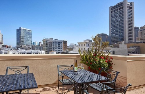 Chinatown Apartment | King Room Near Dragon Gate Chinatown SAN
