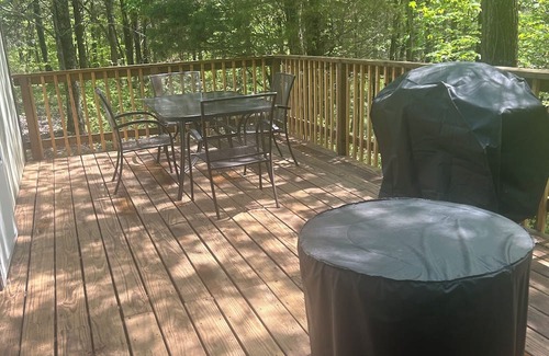 Big Rock Cabin | A Cozy cabin only mins to Clarksville tn