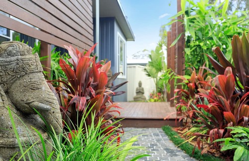 Worrowing Heights House | BALI BY THE BAY - JERVIS BAY - HOT SPA