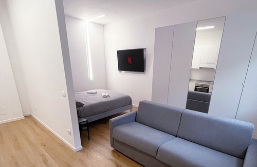Precotto Apartment | Apartment 'Led House Luxury' with Wi-Fi and Air Conditioning