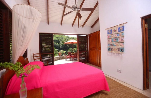 Anse La Raye Villa | Spacious 5 Br Oceanfront Villa