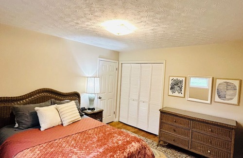 Millers Creek House | Sunshine Cottage ~ River Access ~ 10 min from Blue Ridge Parkway ~ Pet Friendly