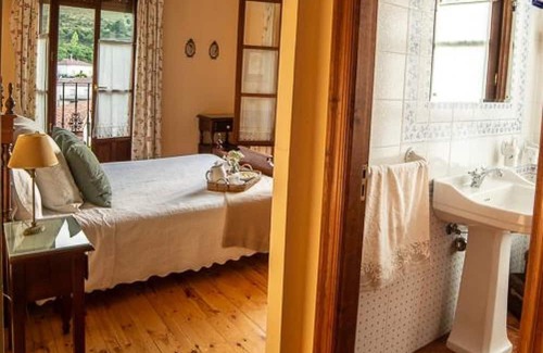 Pinilla de los Barruecos Apartment | Apartment 'Chanin 2' with Mountain View, Private Terrace and Wi-Fi