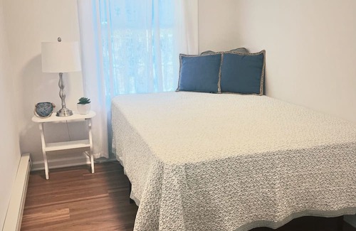 Lake Como House | Beautifully renovated cottage less than a mile to the beach!