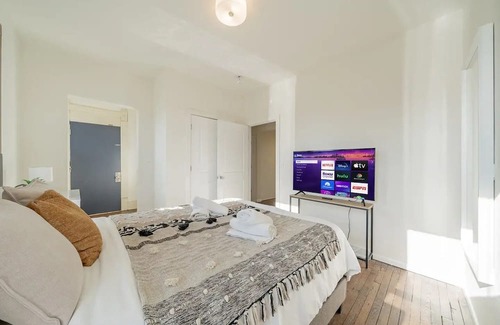 Brewers Hill House | Lavish 2BR Respite Fiser Forum Free WI-FI