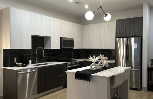 Westside Apartment | Cozy Sophisticated Stay 1Bed 1Bath! MIDTOWN ATL! Pool, Fitness, Coffeehouse +!