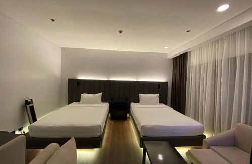 Baguio Apartment | The Forest Lodge at Camp John Hay privately owned unit with parking 535n
