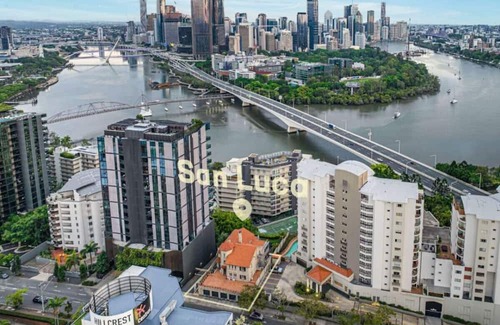 South Brisbane Apartment | Riverside Heritage Château in central Brisbane