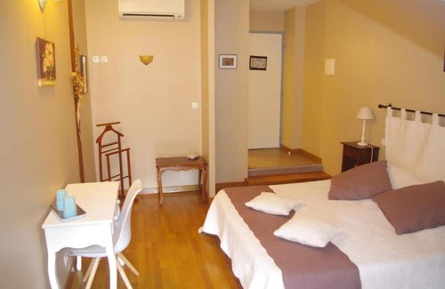 Angoume House | Guest House 'Chambre D'hôtes Edelweiss' with Mountain View, Wi-Fi and Air Conditioning