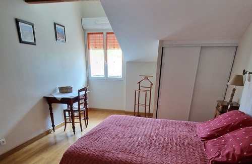 Angoume House | Guest House 'Chambre D'hote Albizia' with Mountain View, Wi-Fi and Air Conditioning