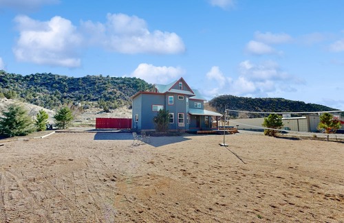 Naturita House | 2-story duplex with mtn views, deck, grill, W/D, & AC