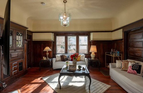 North Berkeley House | Room in Stylish Getaway w/ Outdoor Charm