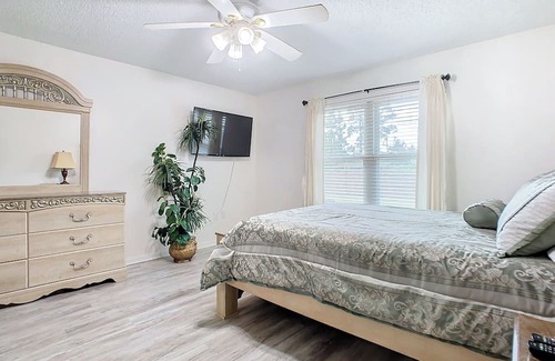 Port Malabar House | Beautiful Spacious 4 BRs Brick Villa-Pet Friendly