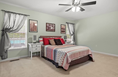 Captain's Cove House | The Hideaway - serene location w/ pool & fitness!
