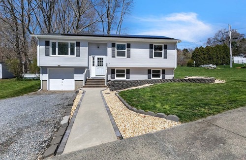 Old Mystic House | Cozy Home near Downtown & Olde Mistick Village