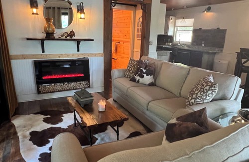 Hayesville Cottage | Chatuge Lake front! 5 Beds, Sleeps 8, private dock w/covered slips. Quiet Cove!