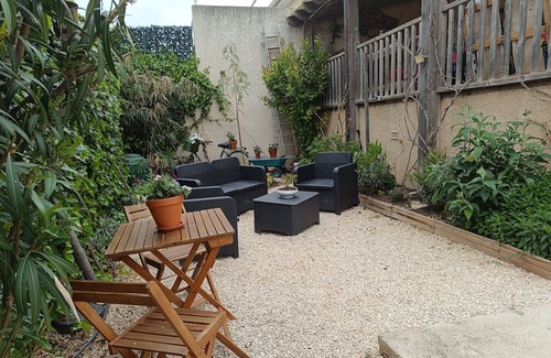Ginestas Bed & Breakfast | Bienvenue "À la Découverte - Ginestas" Pour 2 Personnes pt Déjeuner Compris