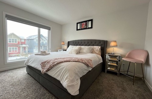 Airdrie House | Luxury Home for Long Stays