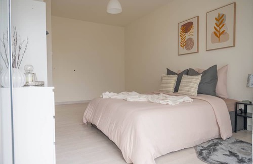 Lingolsheim Apartment | Lélégant - Spacieux T2 de 52m2 - 10 min Aéroport Strasbourg - Parking Privé
