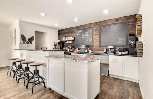 Winslow House | Bigfoot Hideout -Hotel amenities with a social vibe! Yeti #2