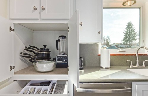 Littleton House | 1958 Chic Mid-Mod -- 3BR 2BA Eco-Friendly w/2 Outdoor Spaces