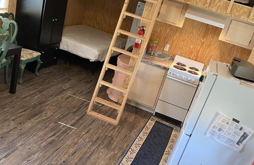 Johnson City Cabin | Cozy 2-bedroom cabin on Ranch WiFi, AC in heart of TX Hill Country Johnson City