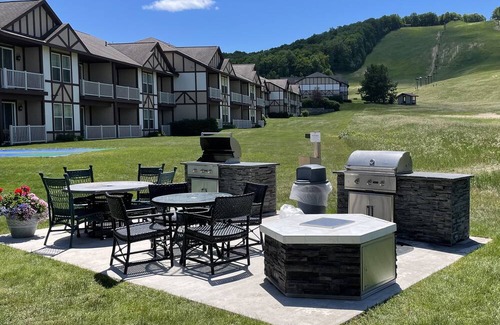 Boyne Falls Resort | 🌞3-4 Night LaborDay weekend. 2BR 2Bath, kitchen, living & dining room. Sleep 6.