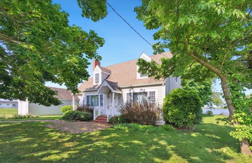 Rock Hall Cottage | Waterfront and Wonderful! Welcome to the Bayburst Lodge.