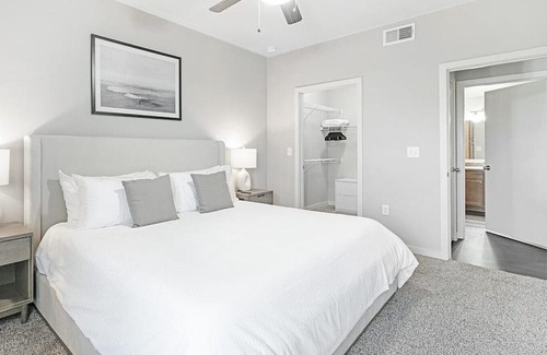 Brooks City Base Apartment | Landing at The Anderson at Brooks - 1 Bedroom in Stinson Airport Vicinity